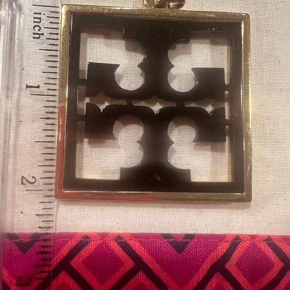 Tory Burch Logo Pendent - Picture 2 of 6